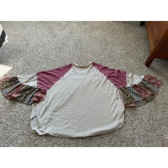Altar'd State Patchwork sleeve blouse/shirt, size Medium - Picture 7 of 7